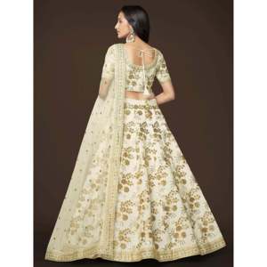 Vestido de Novia, Lehenga Choli de Seda Blanca con Adornos Zari - Product Image 3