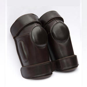 อุปกรณ์ป้องกันเข่าแบบโปโลน้ำหนักเบา ออกแบบมาเพื่อความสบายในการเคลื่อนไหว ป้องกันการบาดเจ็บ ใช้สำหรับการฝึกซ้อมและการเล่นกีฬาขี่ม้าในชีวิตประจำวัน ผู้ผลิต - Product Image 1