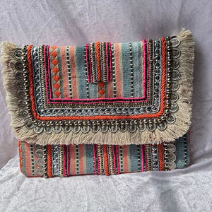 Pochette artisanale brodée à franges avec miroir et garniture à pièces, sac à main textile bohème pour festival - Product Image 1