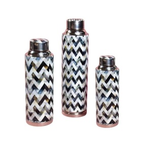 Bouteille d'eau en cuivre pour usage quotidien, cadeau de Diwali, pour la maison et la cuisine, qualité supérieure, bouteille d'eau en cuivre émaillée imprimée - Product Image 3