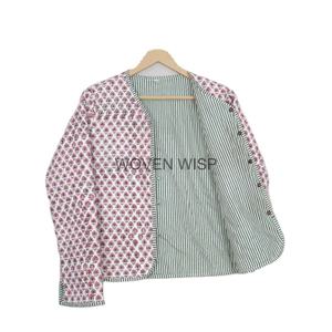 Veste courte matelassée en coton fait à la main Kimono réversible Design imprimé Techniques bord brut pour cadeau de fête de bureau pour l'automne - Product Image 1