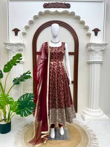 Robe Anarkali en jacquard floral marron avec dupatta, tenue de soirée de créateur, robe ethnique de mariage pour femmes - Product Image 1