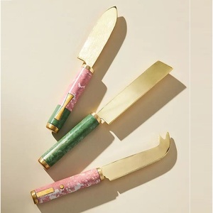 Mejor Precio del Mercado, Alta Demanda, Diseño Real, Elegante Juego de Cuchillos para Cortar Queso con Mango de Resina, Sostenible, Disponible al por Mayor - Product Image 1