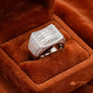 Anillo de Hombre con Incrustaciones de Moissanita en Tono Plateado, Anillo de Banda de Lujo Estilo Hip Hop, Joyería Impresionante para Hombres - Product Image 4