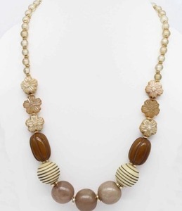 Collar de cuentas de resina de última moda, hecho en India, regalo para mujeres, collares para fiestas, de Afza Enterprises - Product Image 1