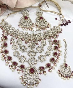 Encantador conjunto de collar y aretes chapados en oro de primera calidad con circonitas, ideal para bodas, para mujer. - Product Image 2