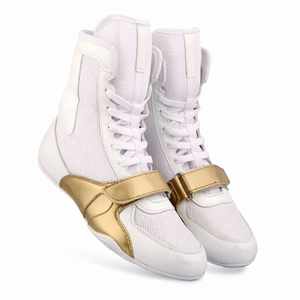 Chaussures de boxe montantes légères en cuir blanc et maille, respirantes, à lacets, avec détail de sangle dorée - Product Image 2