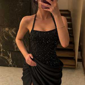 Robe de soirée longue en satin à sequins, col licou, sans bretelles, coupe fourreau naturelle, fente haute, de créateur sur mesure, pour bal de promo et cocktail - Product Image 2