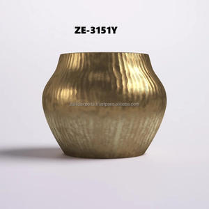 Jarrón de Flores de Metal Estilo Costero Antiguo Real para Ceremonias y Decoración del Hogar, Diseño Artístico de Lujo Oculto por Zahid Exports - Product Image 3