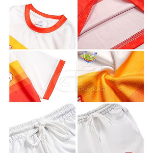 Ensemble d'uniformes de football personnalisés pour hommes – Maillot et short sur mesure en matériau durable et respirant, conçu pour les équipes, clubs et ligues - Product Image 3