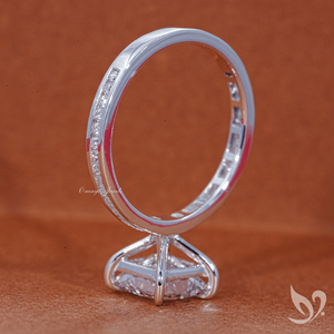 แหวนเพชรทรงปริ๊นเซสคัท 2 กะรัต เพาะเลี้ยงในห้องปฏิบัติการ รับรองโดย IGI ประดับเพชรแบบช่องและแบบฝังเต็มวง ตัวเรือนทองคำขาว 10K แหวนหมั้น - Product Image 4