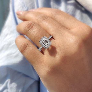 Anillo Clásico Halo con Moissanita Corte Esmeralda de 1.5CT, Brillante, Plata de Ley 925 Original, Regalo de Aniversario o Promesa para Amigos - Product Image 4