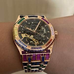 Reloj Unisex con Incrustaciones de Moissanita, con Fecha Automática, de Alta Calidad, con Diamantes Incoloros, al Mejor Precio al por Mayor - Product Image 1