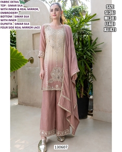 Kurti traditionnel pour femme en georgette brodée, longueur ras du sol, couleur violet régale - Product Image 1
