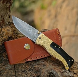 Couteau pliant industriel artisanal DIY avec lame en acier Damas et manche en laiton et corne, pointe tombante, étui en cuir - Product Image 6