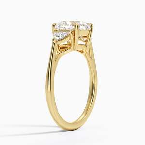 Bague de fiançailles de luxe en or jaune 14 carats avec trois diamants taille coussin de 3,0 carats et pierres latérales taille triligne, certifiée IGI, pour femme - Product Image 2