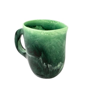 Jarra de Agua de Resina Hecha a Mano, Diseño Artístico, Fabricación Premium, Apta para Lavavajillas, Libre de BPA, Ecológica, Estilo Americano, Asa Moderna - Product Image 3