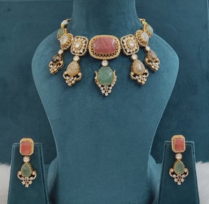 Ensemble de colliers inspiré de Sabyasachi, qualité supérieure, allure luxueuse, s'accorde avec les tenues occidentales et ethniques, parfait pour les soirées. - Product Image 4
