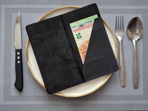 Porta facturas de cuero genuino de alta gama para restaurante con cierre magnético, presentador de recibos personalizado, carpeta para camarero LBH-0032B - Product Image 5