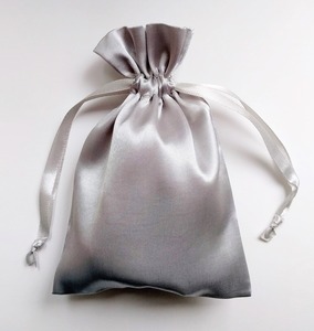 Sac à bijoux en satin en gros avec personnalisation de marque, sac anti-poussière en tissu doux pour montres, accessoires et cosmétiques - Product Image 2