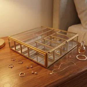 Organisateur de bijoux en verre avec cadre en laiton, base miroir, design rectangulaire, 10x10x2 pouces, pour rangement et présentation, multi-compartiments - Product Image 1
