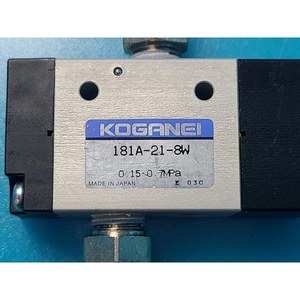 Válvula Solenoide de 3 Puertos Koganei 181A-21-8W, Usada, Piezas de Equipos Legacy Semiconductor - Product Image 1