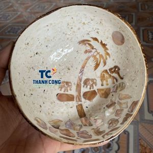Nouvel Arrivage Bols en Noix de Coco Polis Écologiques Style Vintage avec Incrustation de Perles Motif Famille d'Éléphants, Approvisionnement en Gros Origine Vietnam Certifié CE - Product Image 1