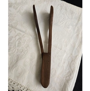 Pinces de cuisine en bois naturel, pinces en bois pour la cuisson et le service, design élégant, très demandées pour la vente - Product Image 1