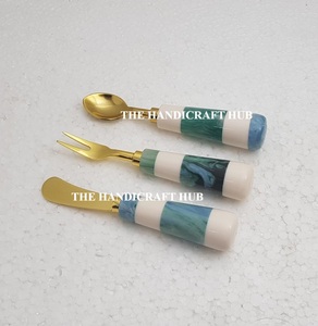 Ensemble à fromage au design élégant, ustensiles de cuisine, ensemble de couverts en acier inoxydable, ensemble à fromage avec manche en bois et résine, à un prix très compétitif - Product Image 4