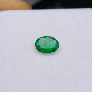 Esmeralda Natural de Zambia, Corte Ovalado, 1.64 Quilates, Grado AAA, Certificada por IGI, Color Verde, para Joyería - Product Image 6