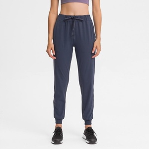 กางเกงวอร์มไนลอนแบบกำหนดเองสำหรับออกกำลังกาย กางเกงจ็อกเกอร์สำหรับผู้หญิง กางเกงโยคะ - Product Image 5