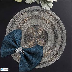 Set de table brodé et perlé fait main pour accessoires de luxe, événements spéciaux et décoration intérieure contemporaine - Product Image 3