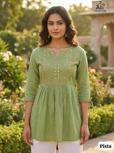 Découvrez cette magnifique kurta courte en tissu rayonne lourd de créateur, tendance, idéale pour le bureau, le quotidien ou les occasions spéciales, en vente. - Product Image 3