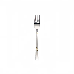 Ensemble de couverts en métal contemporains avec poignées embossées, idéal pour les restaurants et les hôtels - Product Image 4