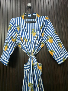 เสื้อคลุมผู้หญิงลายทางสีฟ้าพิมพ์ลายมะนาวแขนสั้นผ้าฝ้ายความยาวเต็มตัวสวมใส่สบายๆในฤดูร้อน - Product Image 5