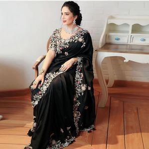 Sari Tradicional Gujarati de Georgette de NiMa Creations, Negro con Bordado Floral en el Borde, Corte Regular para Mujer, Ideal para Bodas, Fiestas y Graduaciones - Product Image 3