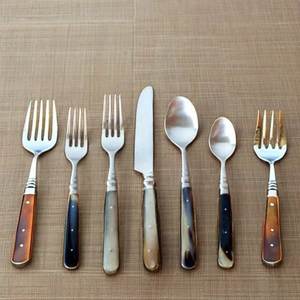 Ensemble d'ustensiles de table vintage en acier inoxydable avec manche en os, comprenant cuillère, fourchette et couteau, idéal pour les fêtes - Product Image 3