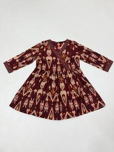 Blusa Túnica de Algodón Tejido con Estampado Ikat Color Granate para Mujer, Manga Larga, Cuello en V, Peplum, Estilo Étnico, Casual, Otoño-Verano, Venta al Por Mayor - Product Image 4