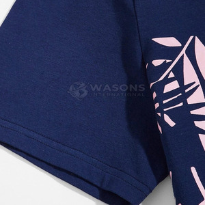 Conjunto de camiseta y pantalones cortos para hombre, material ligero, diseño transpirable, ideal para entrenamiento en el gimnasio y actividades al aire libre. - Product Image 2