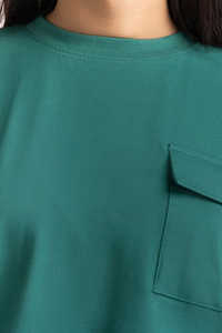 เสื้อยืดผู้หญิงทรงโอเวอร์ไซส์ระบายอากาศได้ดี ดีไซน์ทันสมัย ทรงหลวม คอกลม ไหล่ตก มีกระเป๋าเสื้อ รับผลิตตามแบบ OEM - Product Image 4