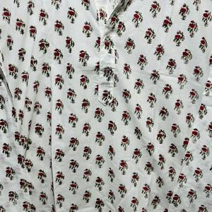 Kurta à manches longues en coton 100% rouge à texture riche pour hommes |   Kurta artisanale à motifs floraux imprimés au bloc, style héritage artistique - Product Image 3