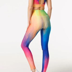 Leggings noirs pour femmes, design unique pour la gym et les activités de plein air, leggings tendance, logo personnalisé et entièrement personnalisables, extensibles et sans coutures - Product Image 6