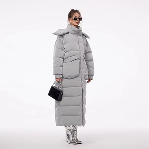 Dernier design de veste longue matelassée pour femmes, manteau à capuche rembourré en polyester, vêtement d'extérieur chaud pour l'hiver - Product Image 2