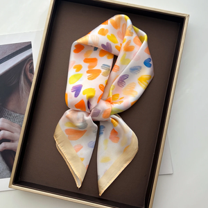 Écharpe carrée en soie de luxe pour femme – Couleurs et tailles personnalisables, douce et élégante, hijab, foulard, logo personnalisé pour usage quotidien - Product Image 3