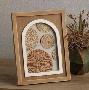 Cadre photo mural moderne en bois Couleur élégante Affichage vertical en bois massif léger Durable et esthétique pour les espaces luxueux - Product Image 4