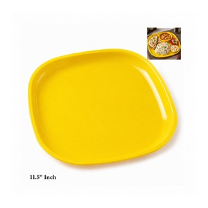 Plato Cuadrado de Plástico Amarillo de Primera Calidad, Apto para Alimentos, Reutilizable - Product Image 1