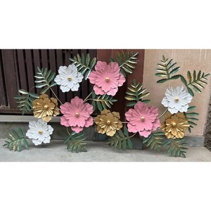 Escultura de Arte Floral Metálica 3D Moderna de Alta Calidad, Hojas Doradas, Rosas y Blancas, Decoración para el Hogar - Product Image 5