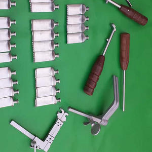 เครื่องมือผ่าตัดกระดูกสันหลังส่วนคอแบบแมนนวล ยี่ห้อ Casper รุ่น Cervical Vertebral Column Retractor Gold พร้อมใบมีดโปร่งแสงสำหรับการผ่าตัดโดยใช้มือจับ - Product Image 4