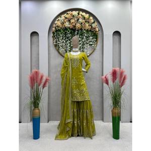 Conjunto de Top, Pantalón y Dupatta para Fiesta, Talla XL, con Bordado de Hilo y Lentejuelas para un Look Elegante - Product Image 1