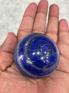 Sphère de lapis-lazuli présentant une coloration bleu roi profond, des reflets dorés de pyrite, une forme lisse et un minéral ornemental distinctif - Product Image 3